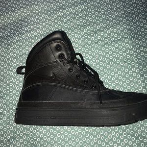 Nike Woodside waterproof black winter boots, size 7, used but in good condition.